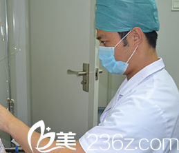 北京美联和谐医疗美容诊所于医生工作照